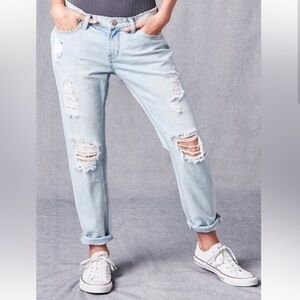 BDG Distressed High Rise Mom Jean 27 Light Wash